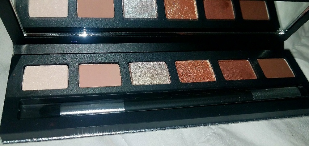 Mac Limited Edition Snow Ball Pallette. Never Used